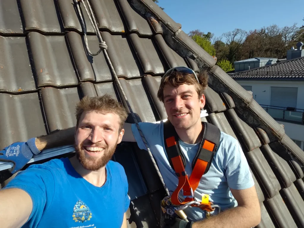 Michael du Bellier und Leo – sichere Dachmontage mit Absturzsicherung