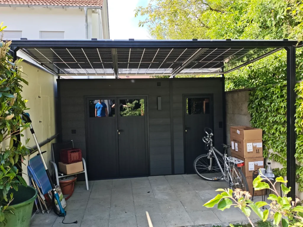 Solar-Terrassenüberdachung mit PV-Modulen