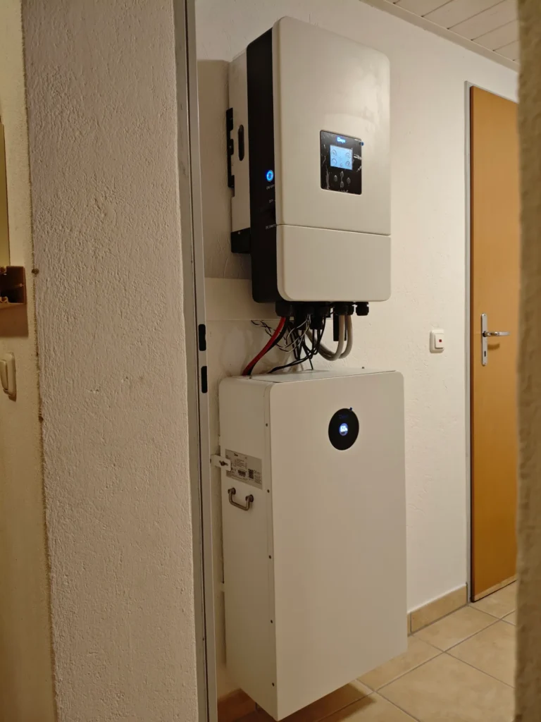 Deye 12 kW Hybrid-Wechselrichter mit 16 kWh Batteriespeicher