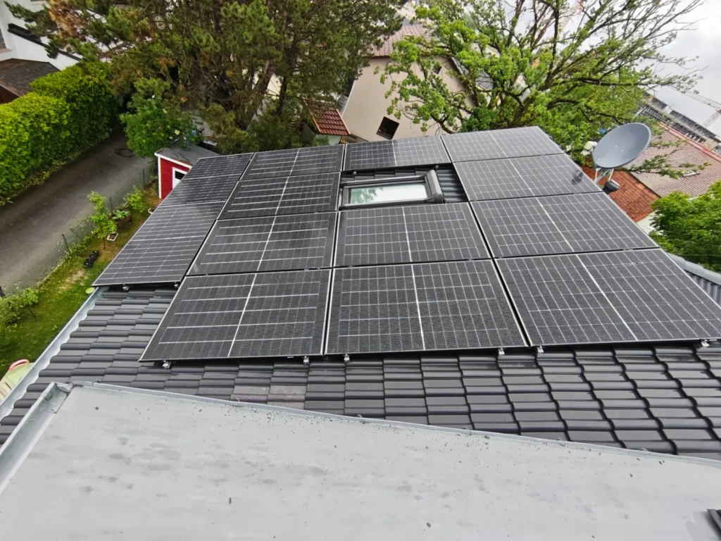 PV-Anlage mit Full-Black-Modulen