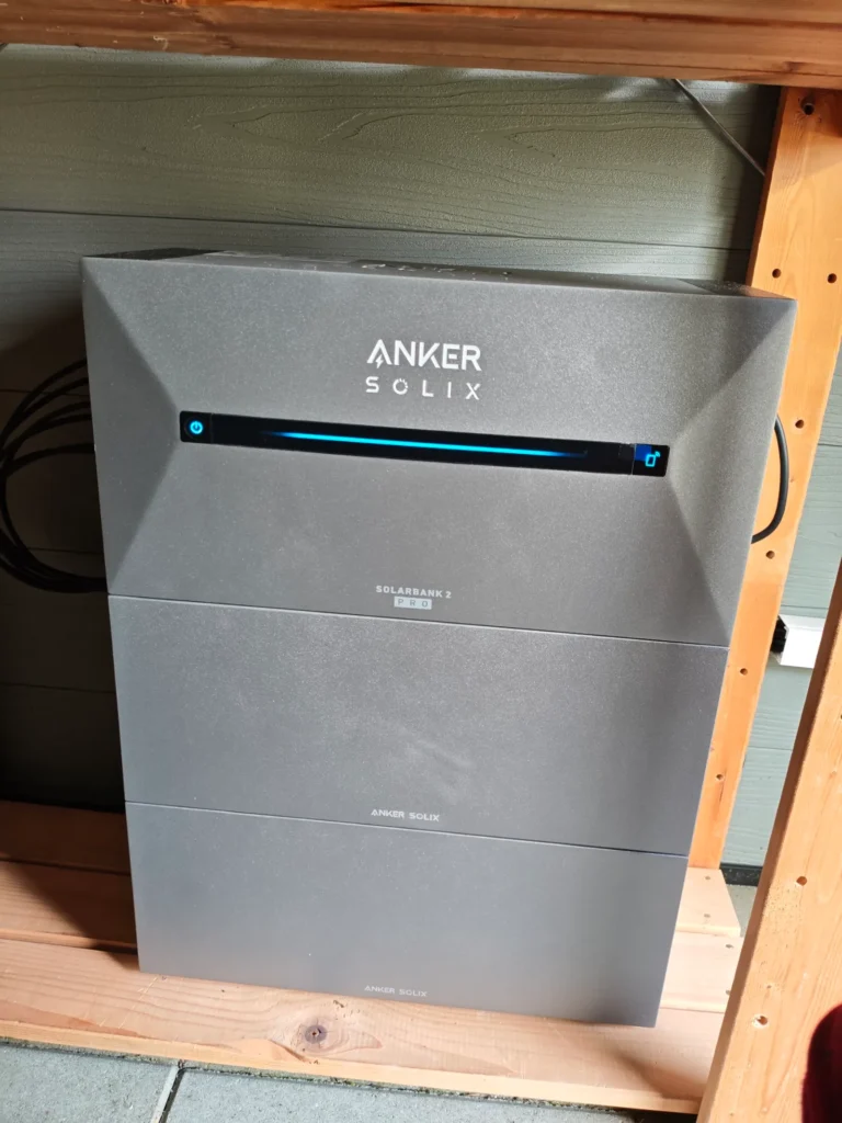 Anker SOLIX Batteriespeicher mit zwei Zusatzmodulen